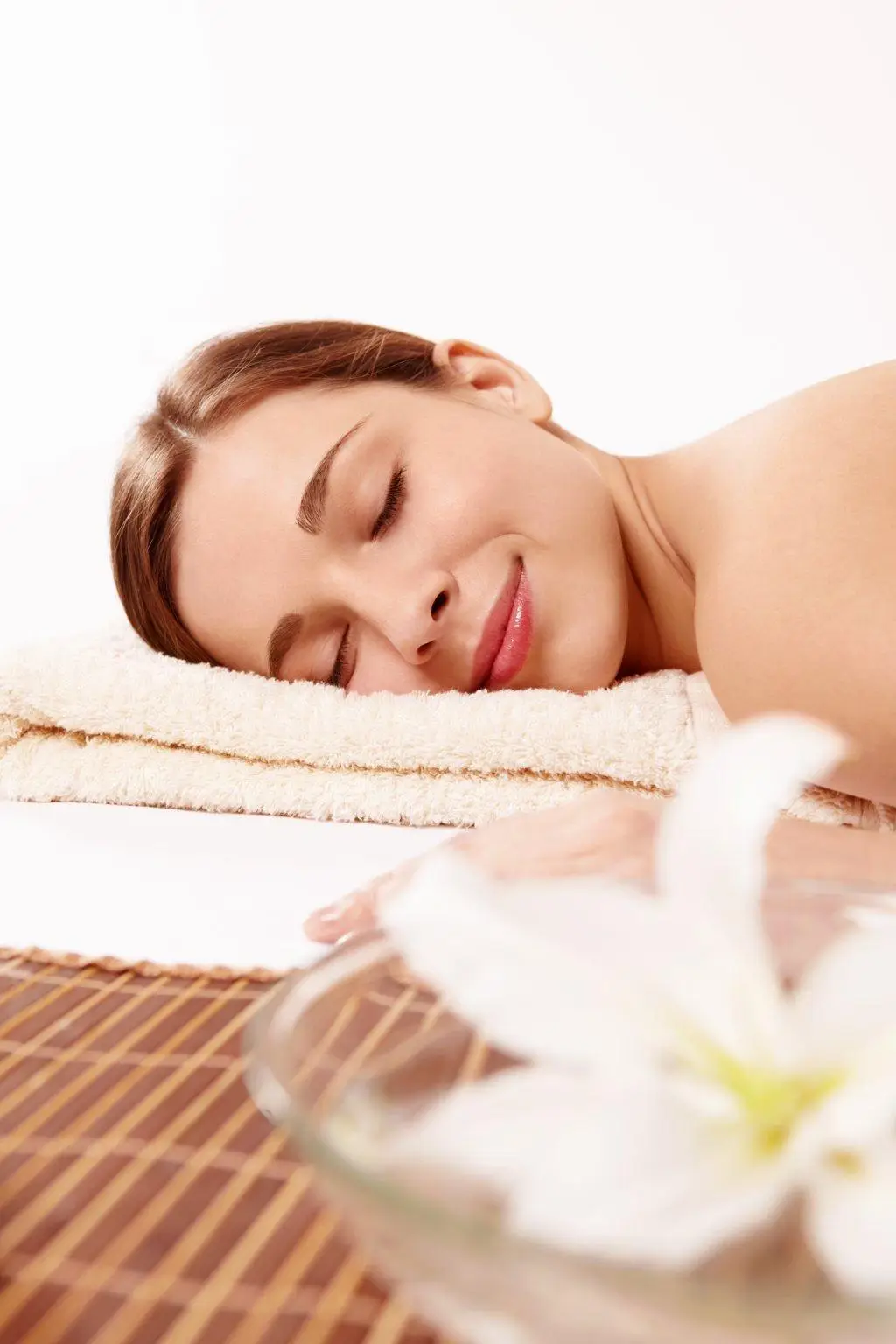Da Zen Estetica a Claro ogni appuntamento diventa un momento dedicato alla bellezza, al relax e alla cura di sé. Il nostro centro estetico offre trattamenti viso e corpo, solarium, trucco e numerosi servizi pensati per rispondere alle diverse esigenze delle nostre clienti. Professionalità, attenzione e un'atmosfera calda e accogliente accompagnano ogni esperienza, dalla consulenza iniziale alla scelta del trattamento più indicato. Vieni a scoprire Zen Estetica a Claro e scegli il trattamento ideale per valorizzarti e concederti una piacevole pausa dalla quotidianità.