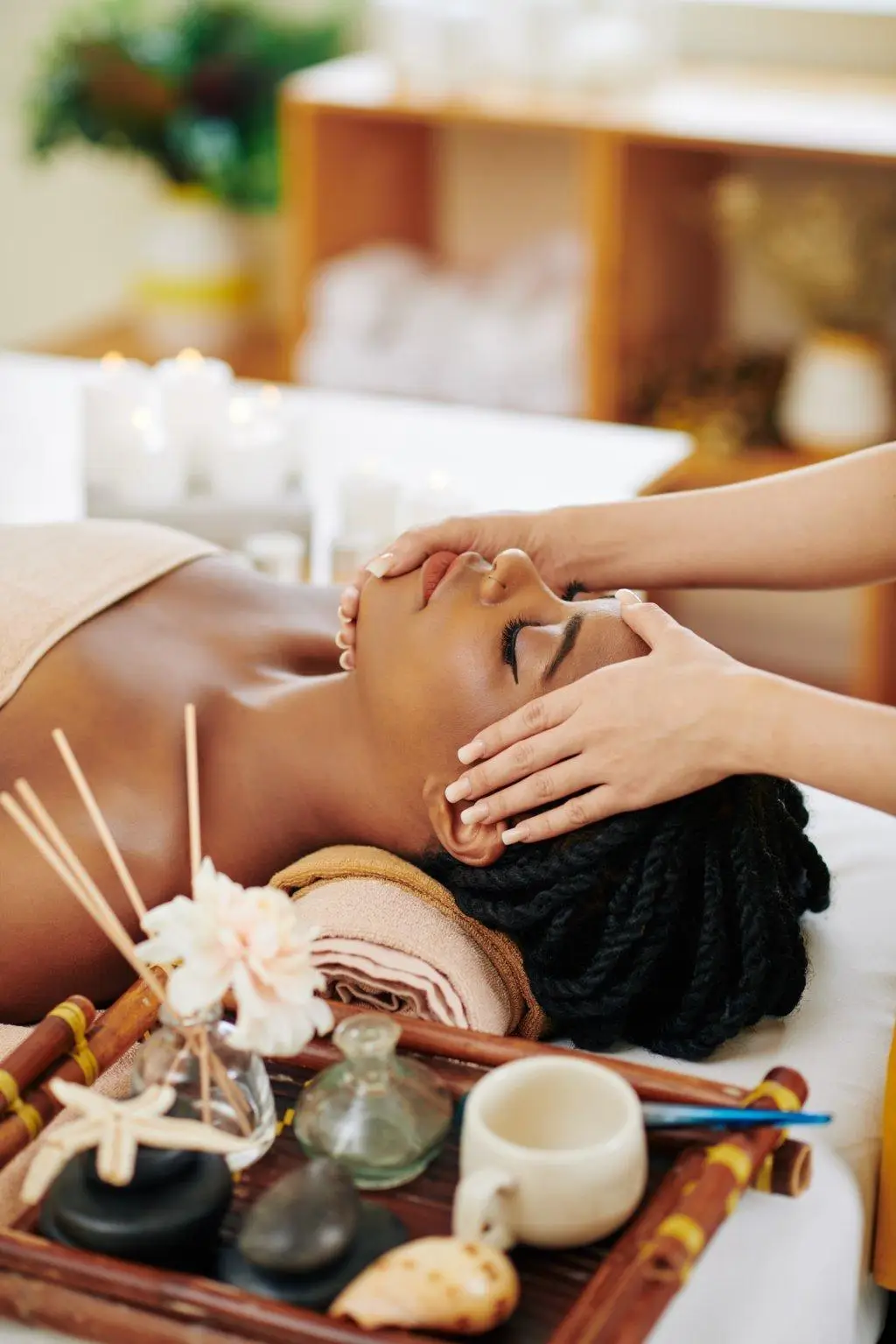 Zen Estetica a Claro è il centro estetico dedicato a chi desidera prendersi cura di sé attraverso trattamenti professionali e un servizio attento e personalizzato. In un ambiente accogliente e rilassante, proponiamo trattamenti viso e corpo, solarium, trucco e soluzioni estetiche pensate per valorizzare la bellezza e favorire il benessere della persona. Ogni trattamento viene scelto in base alle esigenze individuali, con attenzione alla qualità e ai dettagli. Scopri Zen Estetica e concediti un momento dedicato completamente a te.